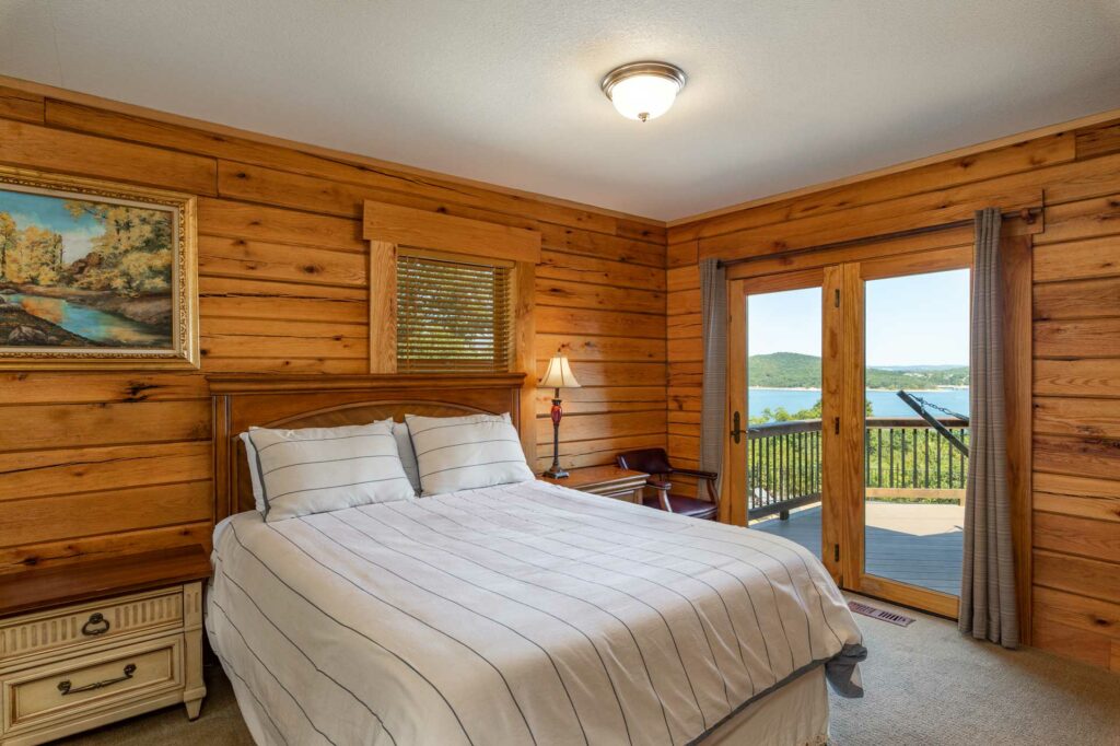 Grandview Branson MO master bedroom